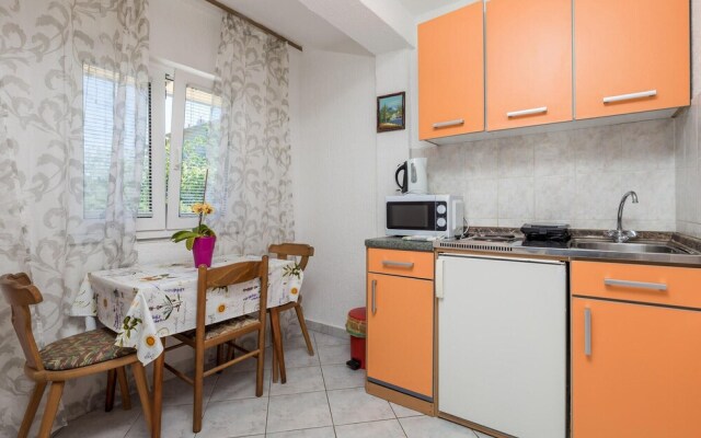 Nice Apartment in Lopar With 1 Bedrooms and Wifi