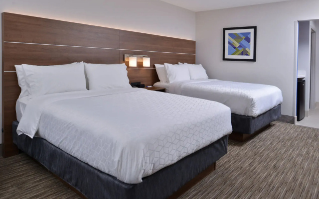 Holiday Inn Express & Suites Marshalltown by IHG