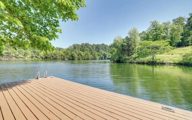The Bella Vista Lakeside Treehouse: Dock & Kayaks!
