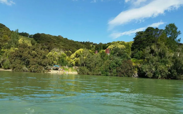 The Cowshed Wairoro Park - Russell Holiday Home