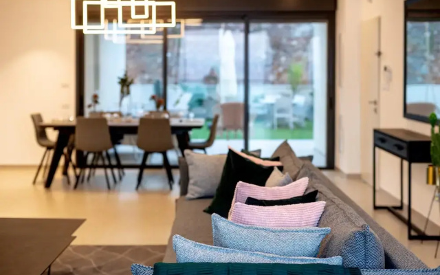 Dov Garden apartment with private pool