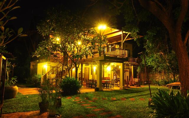 Baan Suan Amphawa