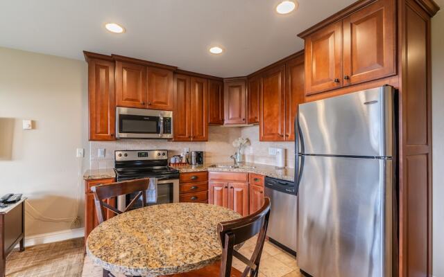 Pacific Reef Hotel & Light Show