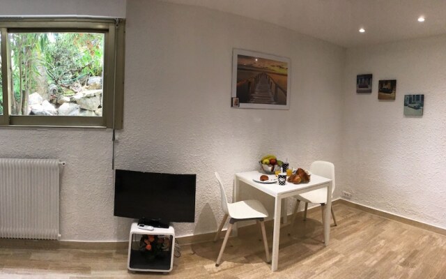 Studio in upscale residence by Weekome