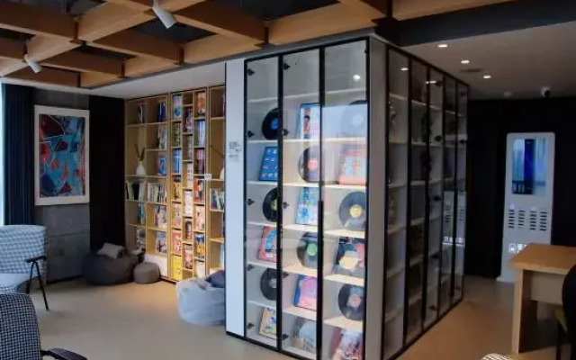 Splendid Entertainment Hotel (Guiyang Xintianzhai Xintian Metro Station Store)