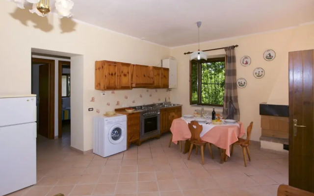 Vintage Cottage in Roccamorice with Garden