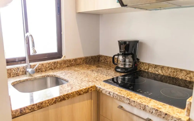 Cozy Condo with Panoramic Hillside Views from Rooftop Terrace and Short Walk to Beach