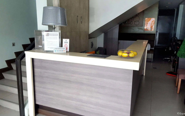 Lorenzzo Suites Hotel