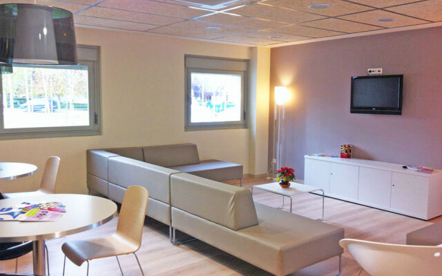 Albergue Residencia Universitaria Resa Los Abedules - Campus Accomodation