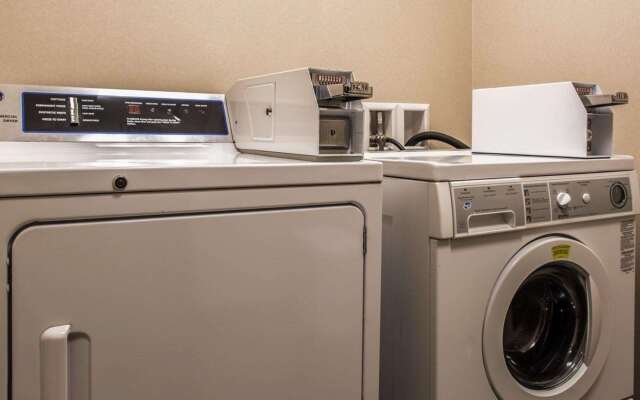 Comfort Suites Huntersville near Lake Norman