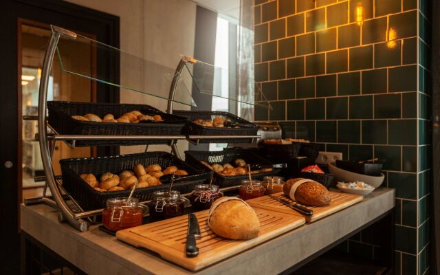 Holiday Inn - the niu, Fender Amsterdam by IHG