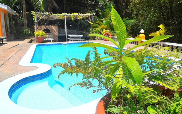 Albizia Lodge Reef Estate