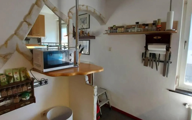 Quiet apartment close to town