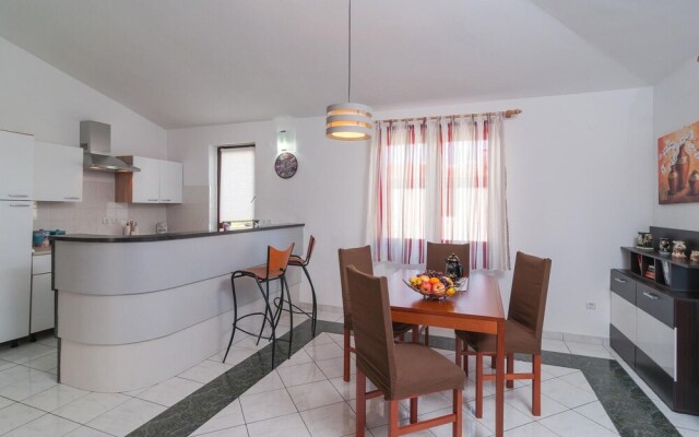 Nice Home in Split With Sauna, Wifi and 7 Bedrooms