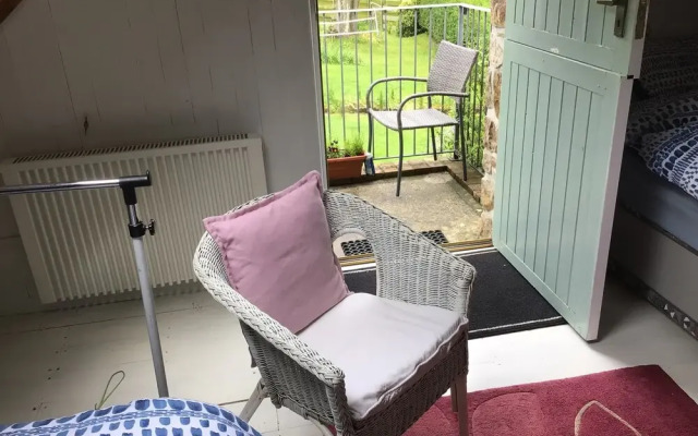 Cozy Camborne Studio Retreat With two Single Beds