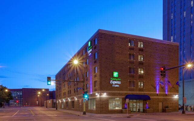 Holiday Inn Express Hotel & Suites Downtown Minneapolis, an IHG Hotel