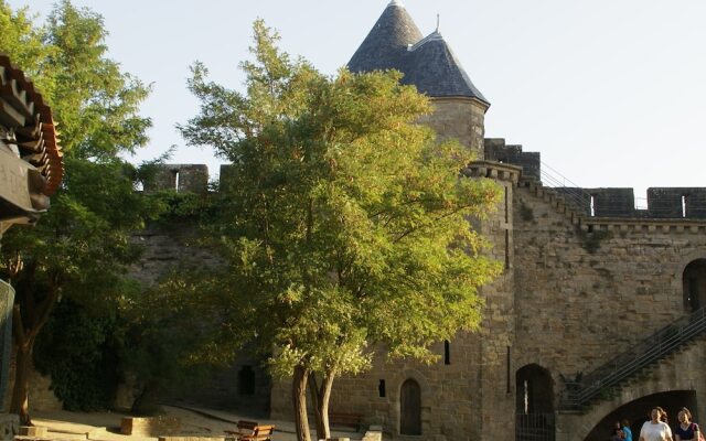 Holiday Home in Montbrun-des-Corbieres with Pool