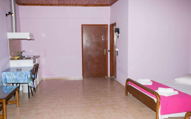 Petania Hotel & Apartments