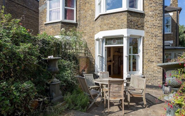 4 Bedroom Home In South London