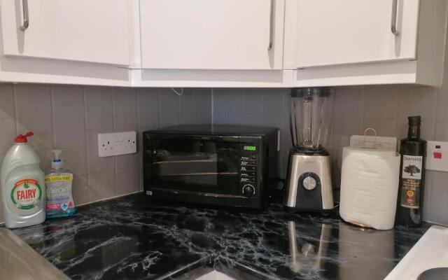 2-bedroom apartment *NR CITY CENTRE WITH PARKING*