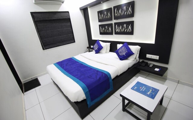 OYO 1319 Hotel Paramount Inn