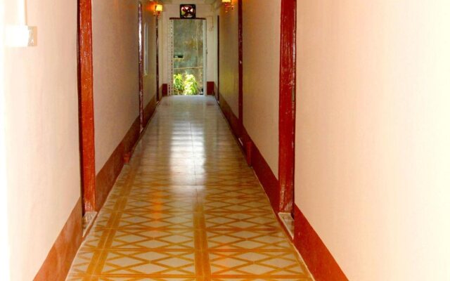 Everest Hotel