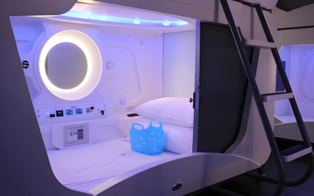 Heybear Capsule Hotel