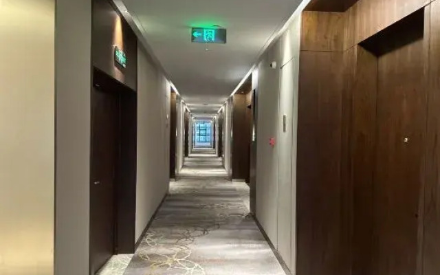 Ying Shan Hong Jinling Grand Hotel