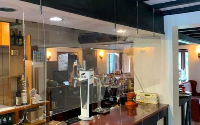 The Three Horseshoes - Inn