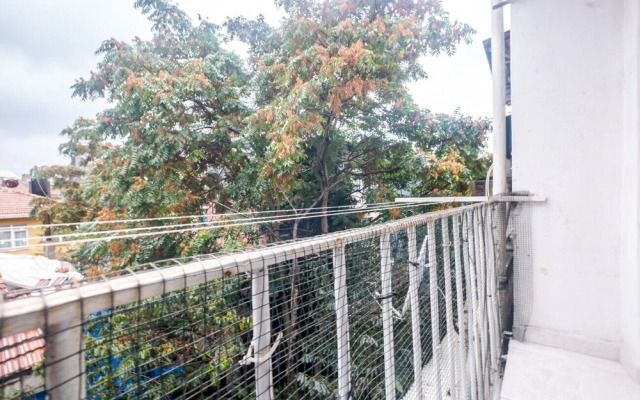 Flat With Balcony Near Bull Statue in Kadikoy