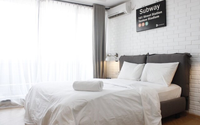 Comfy & Artsy Studio at Beverly Dago Apartment