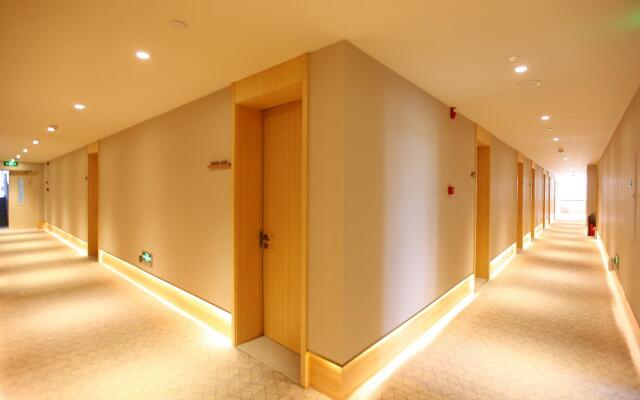 Vatica Beijing Chaoyang West Dawang Rd Jiulongshan Metro Station Hotel