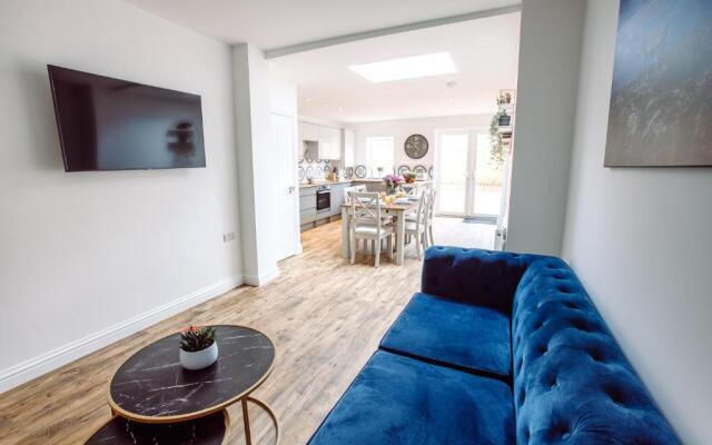 Chute House 4 bed house private garden city center