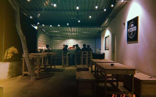 Hostel Pitchers