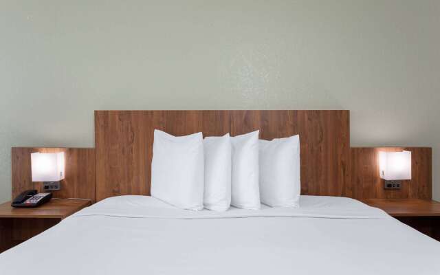 Ramada by Wyndham Altamonte Springs Near I-4