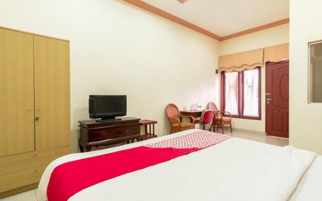 OYO 994 Huber Apartment