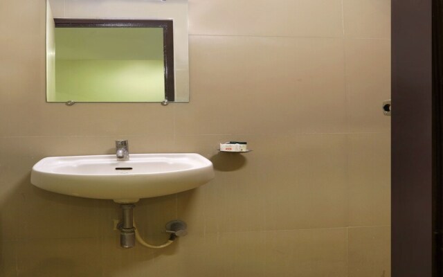 OYO 10507 Hotel Platinum