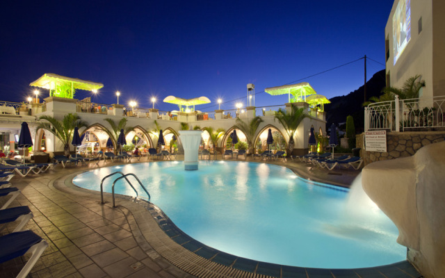Pefkos Beach Studios & Apartments