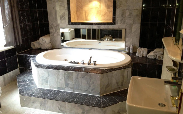 Colonnade Hotel London