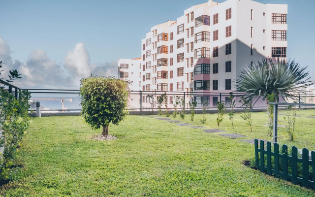 Beautiful Apartment with Sea View and Garden