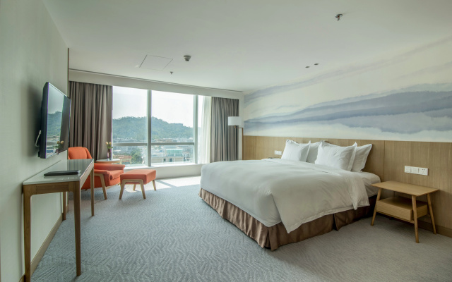 Crowne Plaza Zhuhai City Center by IHG