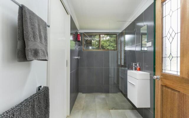 Mena Creek Flower House