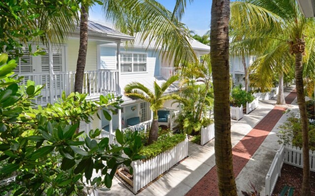 A Place In Paradise by Avantstay Key West Walkable w/ Shared Pool Week Long Stays Only