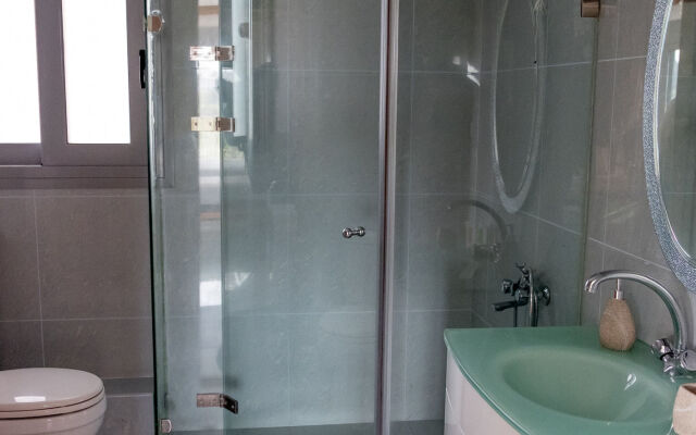 IonionStar Hotel