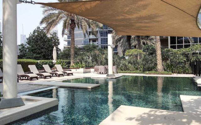Light + Beautiful 1BR in Amazing Downtown Dubai!