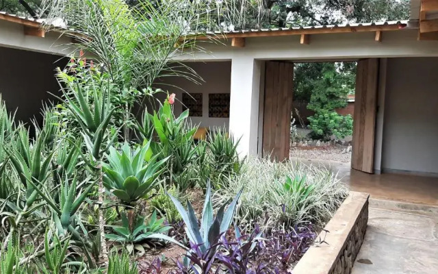 Mitengo House