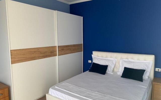 Modern cozy apt w/in 10 min walk from main square