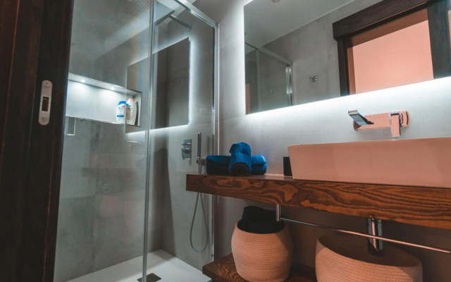 Ideal Location, Stylish 1BR Apartment with Free Parking