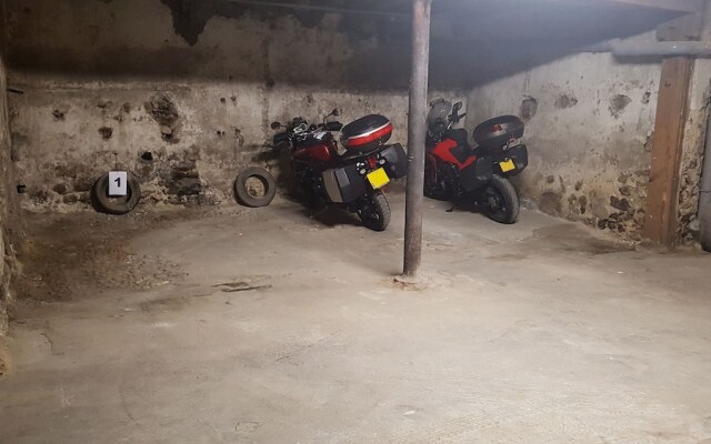 Les Nuits d'Anis - Parking Sécurisé