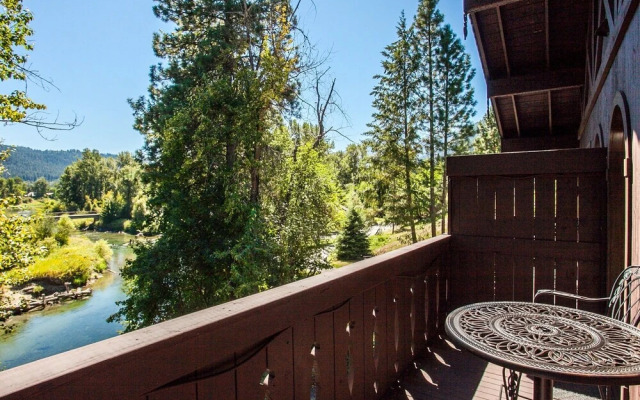 Storybook Riverside Inn